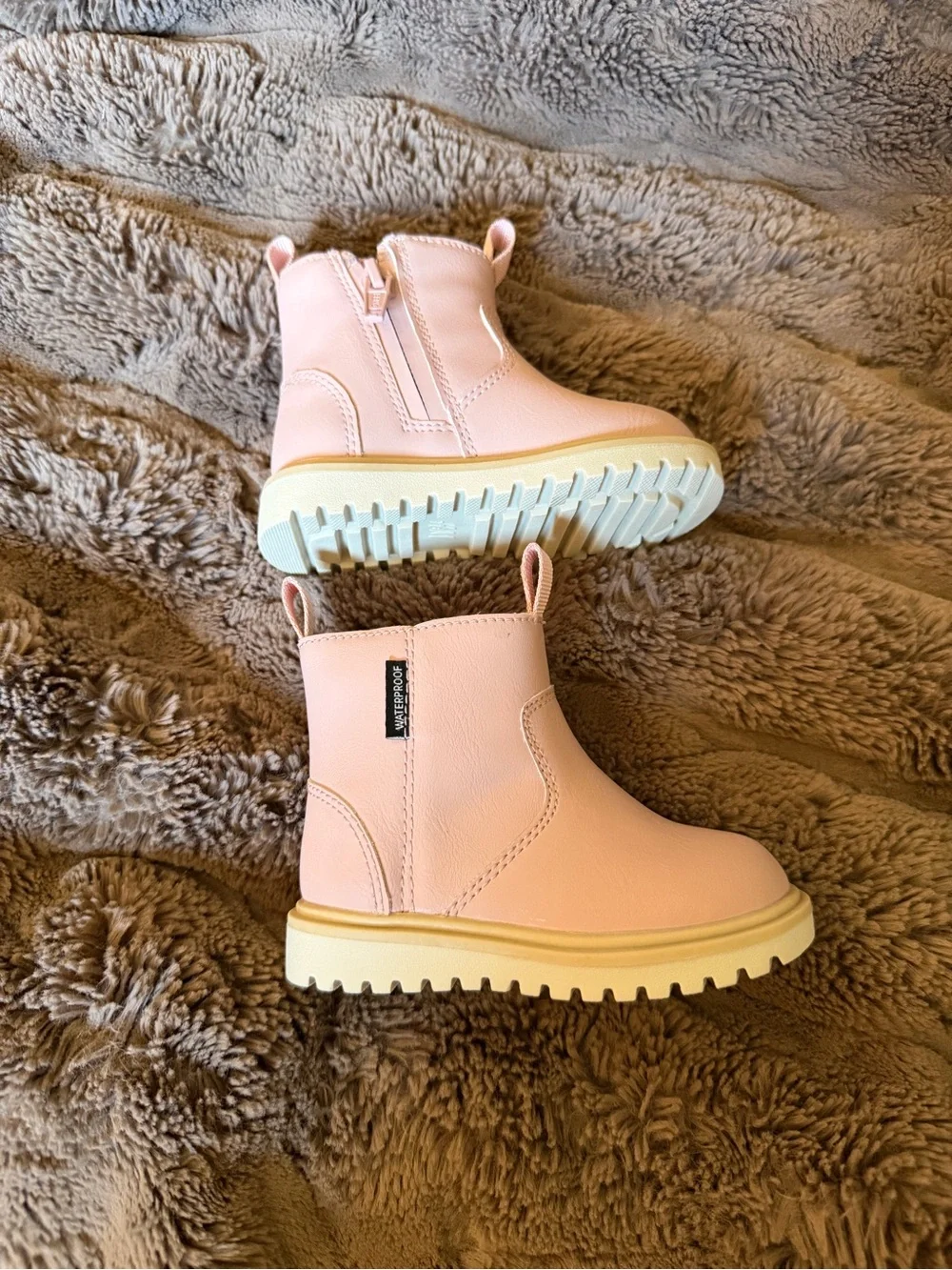 H&M Light Pink Toddler Girls Waterproof Chelsea Boot! Size 4/5.